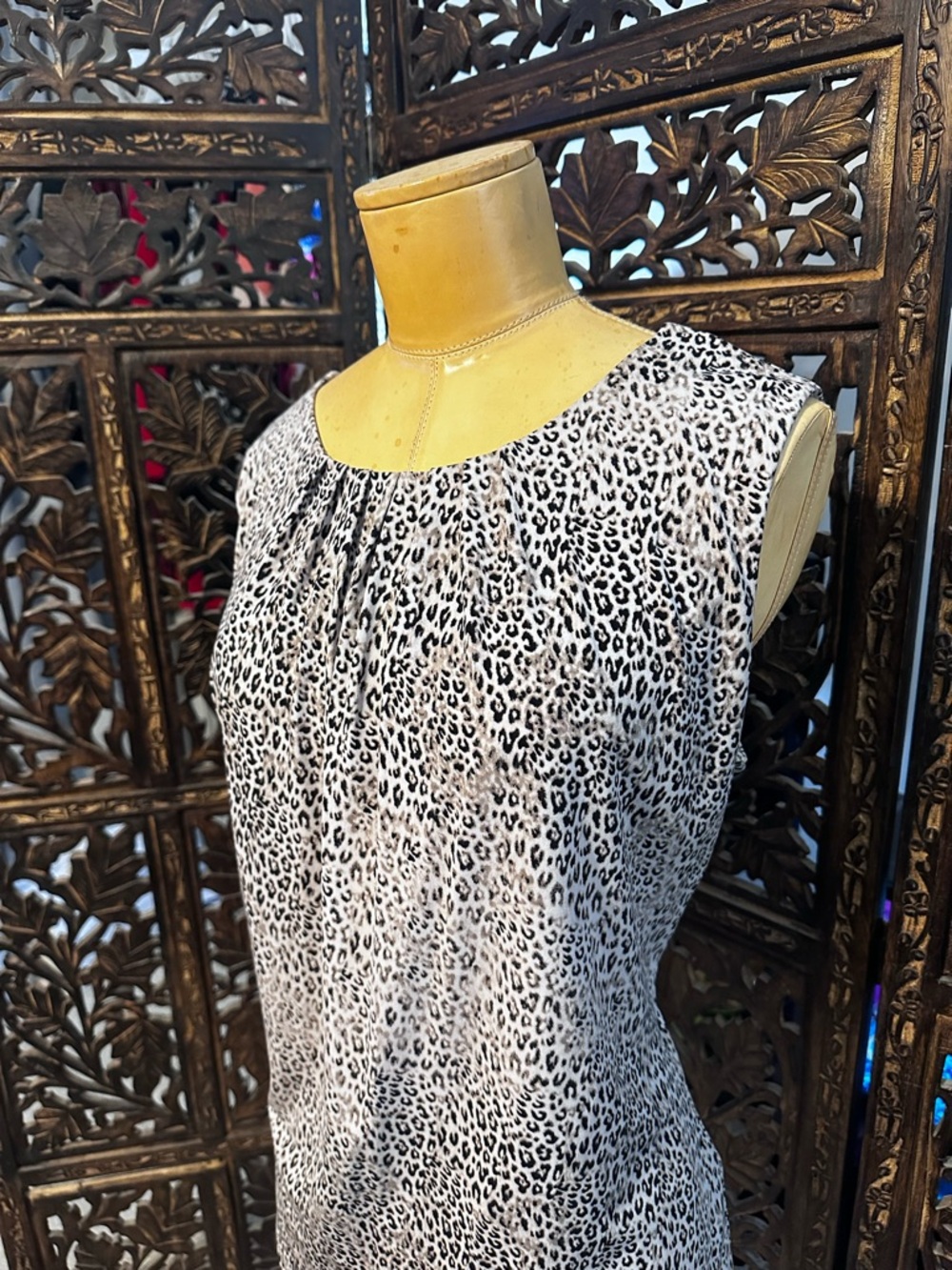 Calvin Klein Size XL Sleeveless Leopard Print Shell Top - Black, Tan & White - Picture 3 of 4